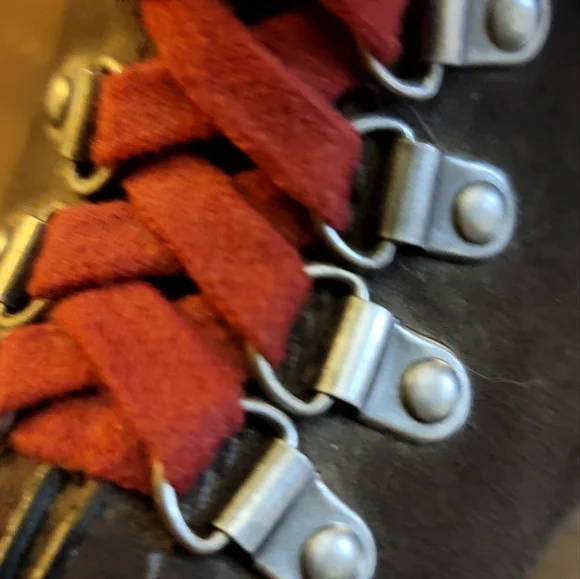 KEAVA  BY XHILARATION LADIES COMBAT FAUX SUEDE HEELS W/LEATHER CUFF/CRAMBERRY - Picture 7 of 11